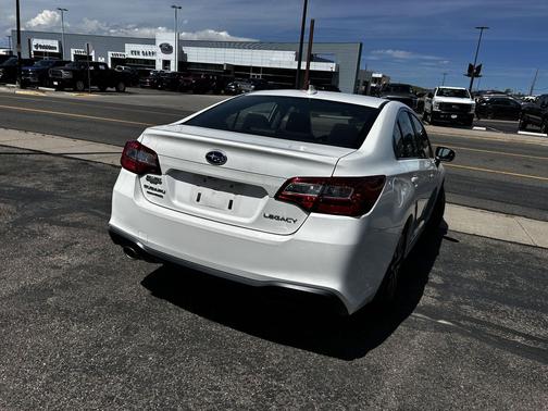 Crystal White Pearl 2018 Subaru Legacy Premium