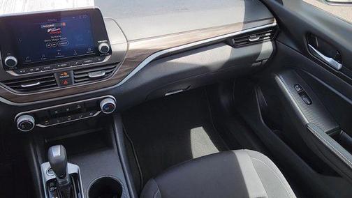 Glacier White 2025 Nissan Altima SV FWD