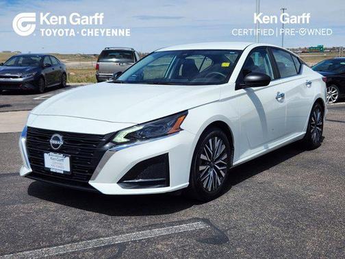 Glacier White 2025 Nissan Altima SV FWD