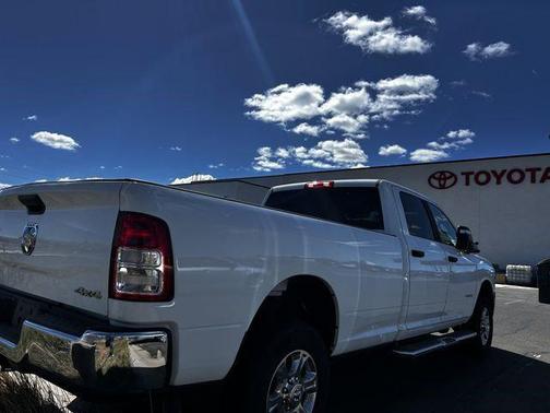 Bright White Clearcoat 2024 RAM 2500 Big Horn Crew Cab 4x4 8' Box