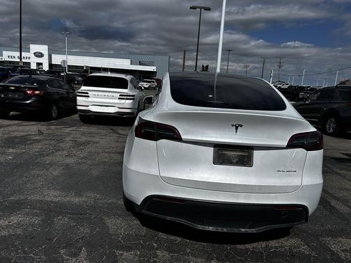 Pearl White Multi-Coat 2024 Tesla Model Y Long Range Dual Motor All-Wheel Drive