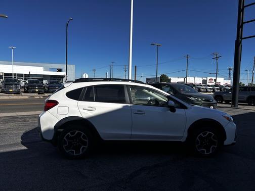 Crystal White Pearl 2016 Subaru Crosstrek 2.0i Premium