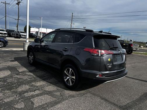 Magnetic Gray Metallic 2018 Toyota RAV4 XLE