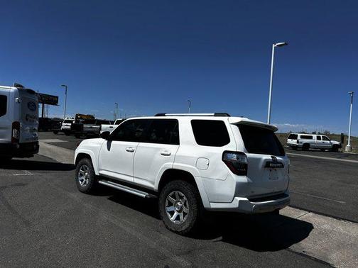 Super White 2014 Toyota 4Runner Trail