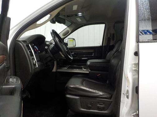 2014 RAM 2500 4WD Crew Cab 149'' Laramie