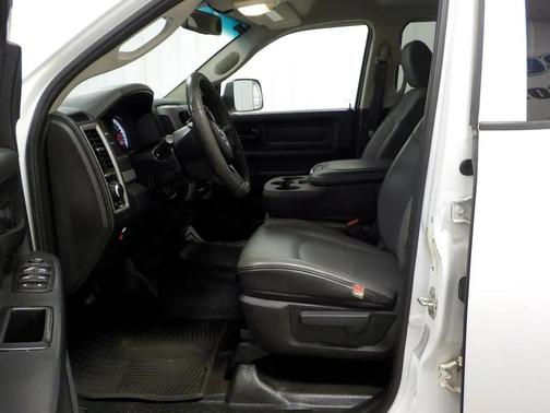 White 2016 RAM 2500 4WD Crew Cab 149'' Tradesman