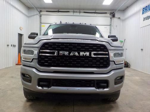 2022 RAM 3500 Big Horn 4x4 Crew Cab 8' Box