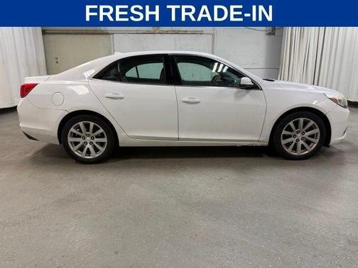 Summit White 2013 Chevrolet Malibu 2LT