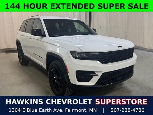 Bright White Clearcoat 2025 Jeep Grand Cherokee Laredo