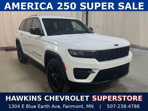 Bright White Clearcoat 2025 Jeep Grand Cherokee Laredo