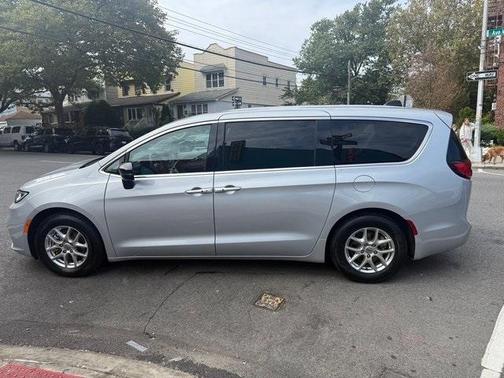 2024 Chrysler Pacifica Touring-L
