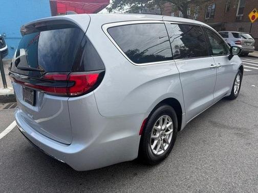 2024 Chrysler Pacifica Touring-L