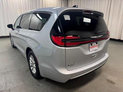 2024 Chrysler Pacifica Touring-L