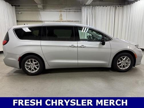2024 Chrysler Pacifica Touring-L