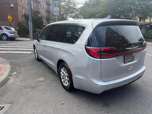2024 Chrysler Pacifica Touring-L
