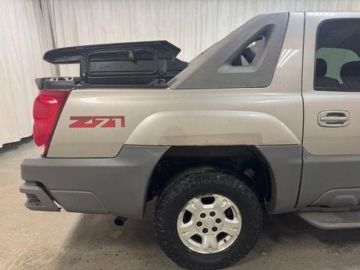 Light Pewter Metallic 2002 Chevrolet Avalanche 1500