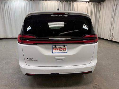 2024 Chrysler Pacifica Touring-L