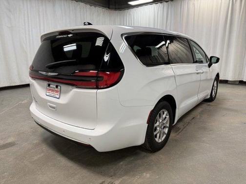 2024 Chrysler Pacifica Touring-L