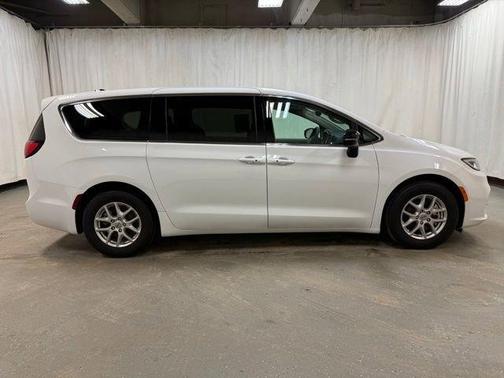 2024 Chrysler Pacifica Touring-L