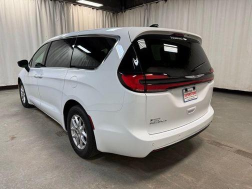 2024 Chrysler Pacifica Touring-L