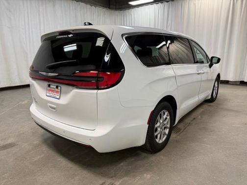 2024 Chrysler Pacifica Touring-L