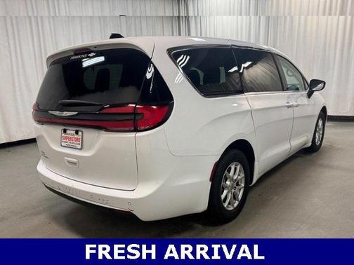 2024 Chrysler Pacifica Touring-L