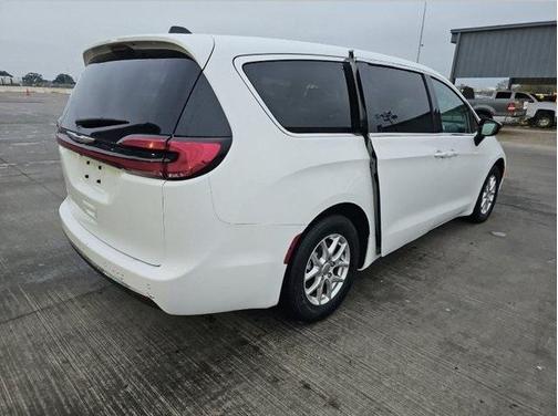 2024 Chrysler Pacifica Touring-L