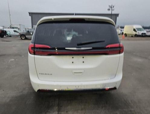 2024 Chrysler Pacifica Touring-L