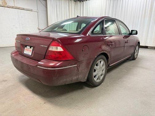Red 2007 Ford Five Hundred Limited