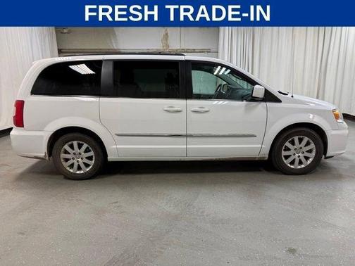 Bright White Clearcoat 2016 Chrysler Town & Country Touring
