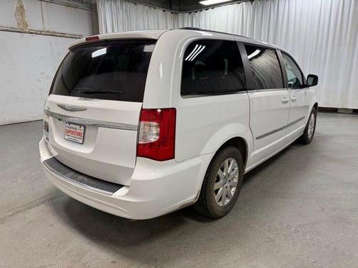 Bright White Clearcoat 2016 Chrysler Town & Country Touring