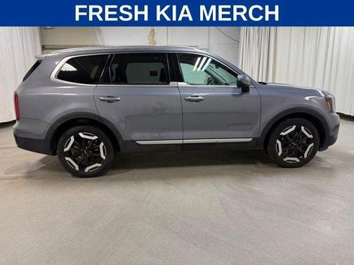 Everlasting Silver 2025 Kia Telluride S