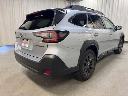 Ice Silver Metallic 2025 Subaru Outback Onyx Edition