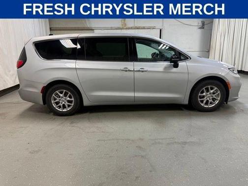 Silver Mist Clearcoat 2024 Chrysler Pacifica Touring-L
