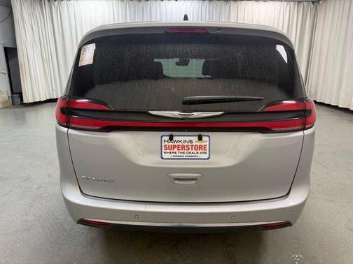 Silver Mist Clearcoat 2024 Chrysler Pacifica Touring-L