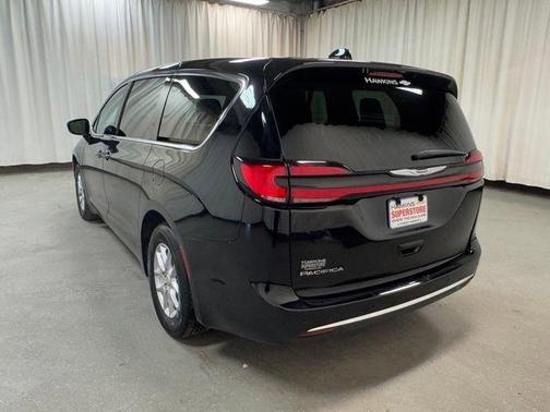 Diamond Black 2025 Chrysler Pacifica Select