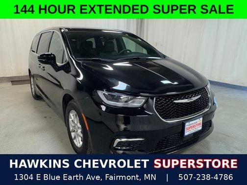 Diamond Black 2025 Chrysler Pacifica Select