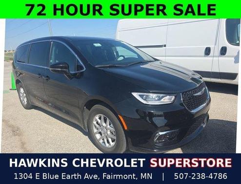 Diamond Black 2025 Chrysler Pacifica Select