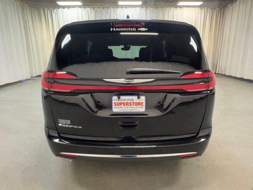 Diamond Black 2025 Chrysler Pacifica Select