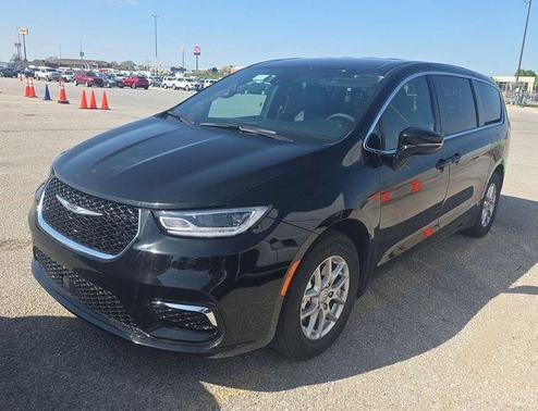 Diamond Black 2025 Chrysler Pacifica Select