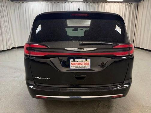 Diamond Black 2025 Chrysler Pacifica Select