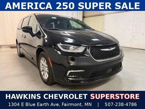 Diamond Black 2025 Chrysler Pacifica Select