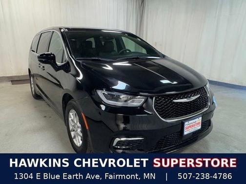 Diamond Black 2025 Chrysler Pacifica Select