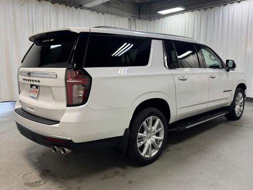 Iridescent Pearl Tricoat 2023 Chevrolet Suburban High Country