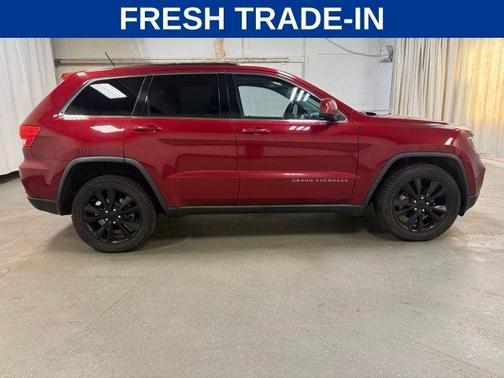 Deep Cherry Red Crystal Pearlcoat 2012 Jeep Grand Cherokee Laredo
