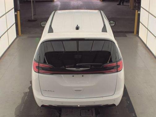 Bright White Clearcoat 2024 Chrysler Pacifica Touring-L