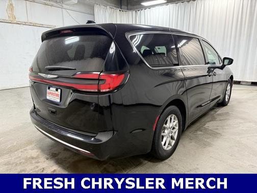 2024 Chrysler Pacifica Touring-L