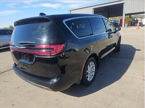 2024 Chrysler Pacifica Touring-L