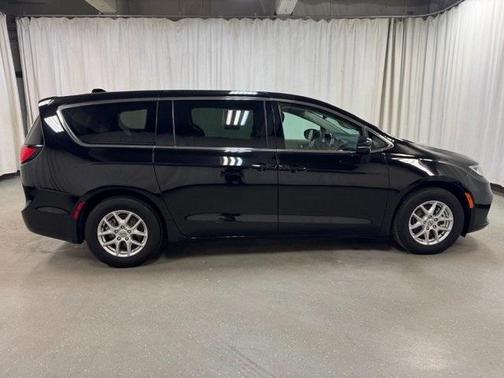 2024 Chrysler Pacifica Touring-L