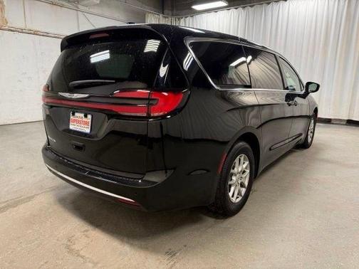 Diamond Black 2025 Chrysler Pacifica Select